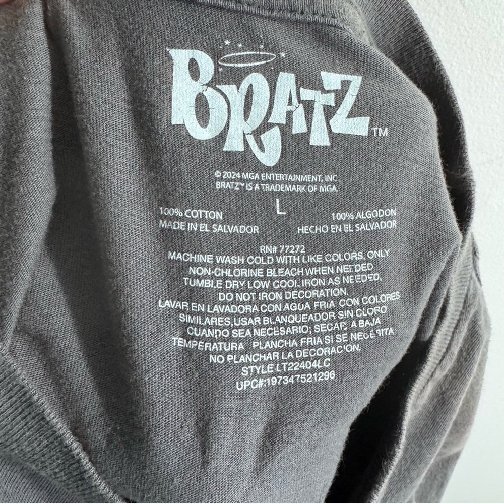 Bratz Y2K Graphic Tee Front Back Print MGA Doll Cartoon Shirt Women’s L - Picture 3 of 3
